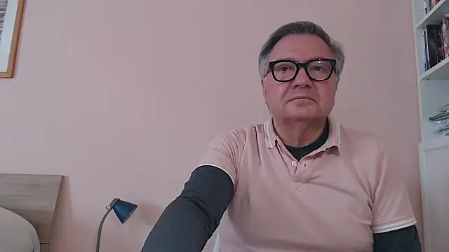 Snapshot of YOU6me chatting on February 3, 2026, 9:03 am YOU6me online show from February 3, 2026, 9:03 am