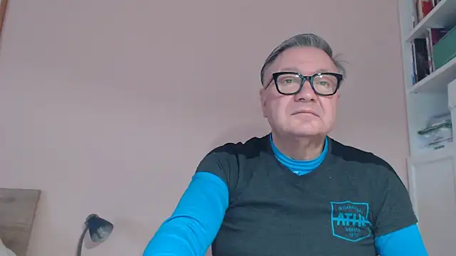 Snapshot of YOU6me chatting on February 9, 2026, 8:56 am YOU6me online show from February 9, 2026, 8:56 am