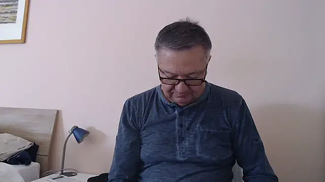 Snapshot of YOU6me chatting on September 18, 2025, 7:44 am YOU6me online show from September 18, 2025, 7:44 am