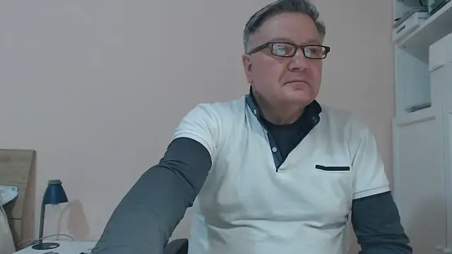 Snapshot of YOU6me chatting on March 1, 2025, 3:49 pm YOU6me online show from March 1, 2025, 3:49 pm