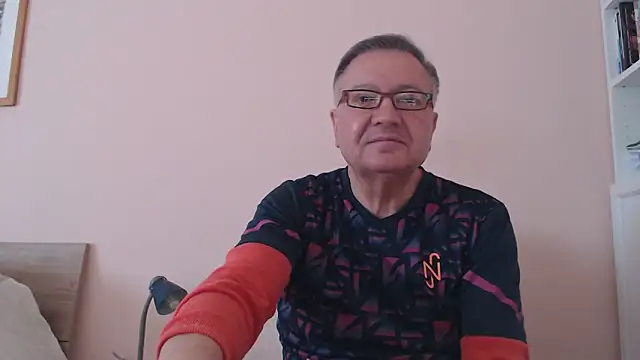 Snapshot of YOU6me chatting on November 20, 2025, 10:38 am YOU6me online show from November 20, 2025, 10:38 am