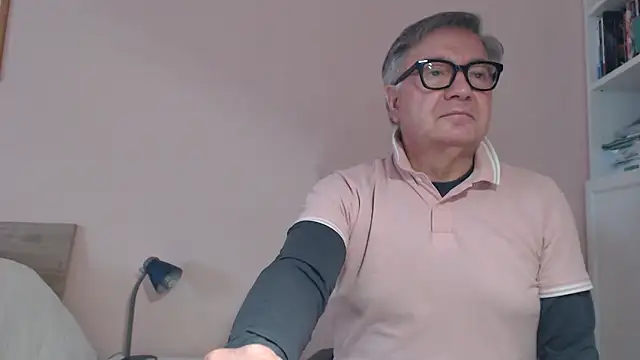 Snapshot of YOU6me chatting on February 4, 2026, 11:16 am YOU6me online show from February 4, 2026, 11:16 am