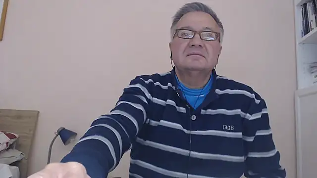 Snapshot of YOU6me chatting on October 1, 2025, 2:21 pm YOU6me online show from October 1, 2025, 2:21 pm