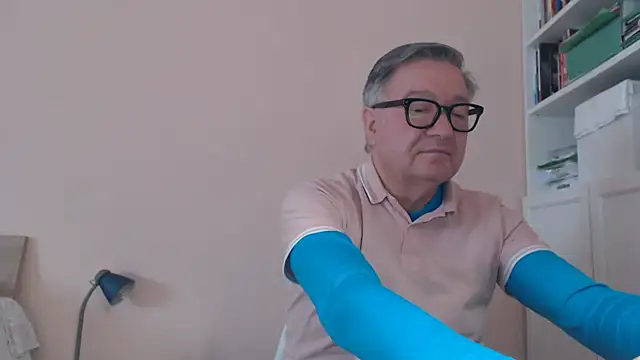 Snapshot of YOU6me chatting on January 18, 2026, 8:40 am YOU6me online show from January 18, 2026, 8:40 am