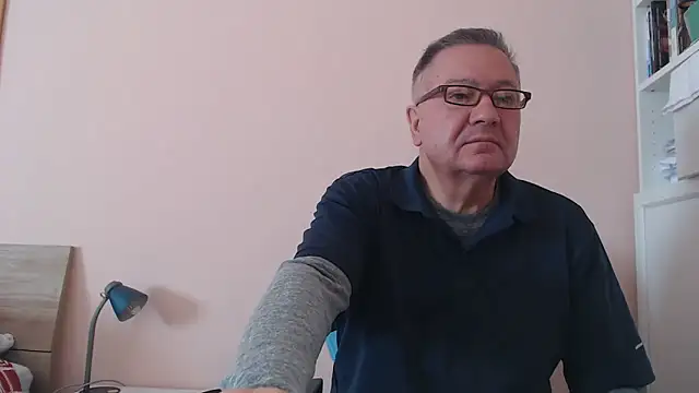 Snapshot of YOU6me chatting on October 20, 2025, 7:42 am YOU6me online show from October 20, 2025, 7:42 am