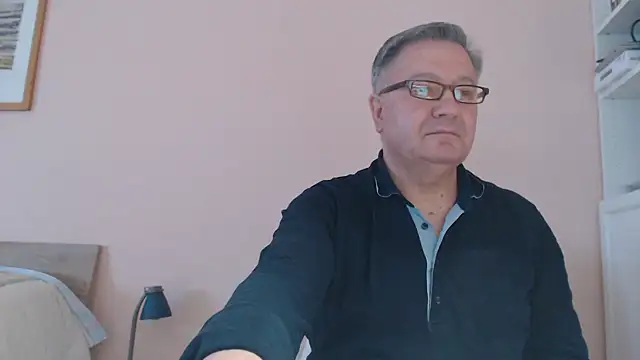 Snapshot of YOU6me chatting on March 4, 2025, 12:01 pm YOU6me online show from March 4, 2025, 12:01 pm