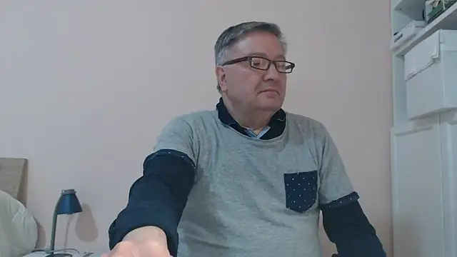 Snapshot of YOU6me chatting on March 14, 2025, 4:19 pm YOU6me online show from March 14, 2025, 4:19 pm