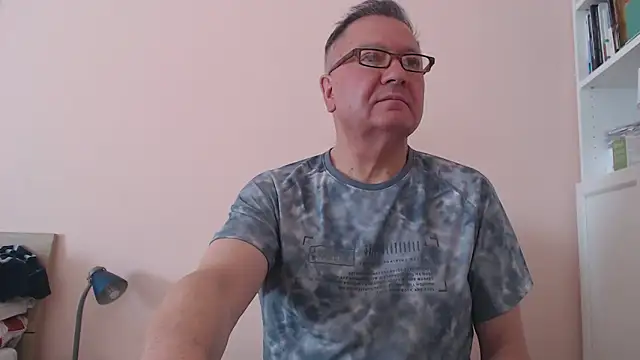 Snapshot of YOU6me chatting on September 12, 2025, 7:41 am YOU6me online show from September 12, 2025, 7:41 am