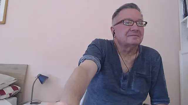 Snapshot of YOU6me chatting on September 19, 2025, 6:50 am YOU6me online show from September 19, 2025, 6:50 am