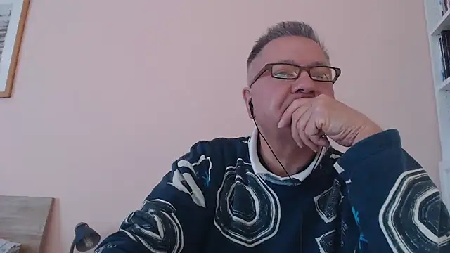 Snapshot of YOU6me chatting on October 14, 2025, 1:01 pm YOU6me online show from October 14, 2025, 1:01 pm