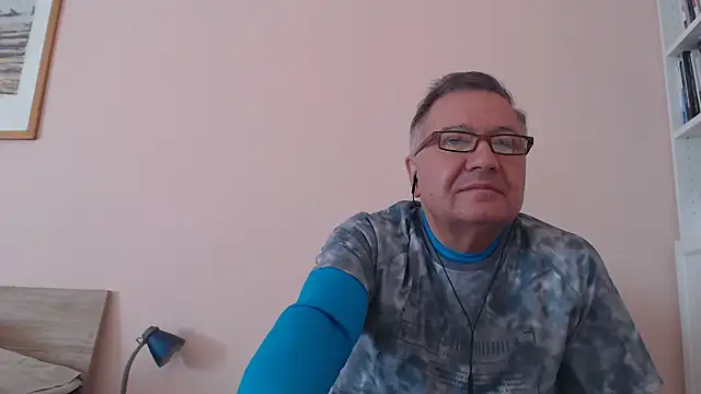 Snapshot of YOU6me chatting on September 29, 2025, 9:16 am YOU6me online show from September 29, 2025, 9:16 am