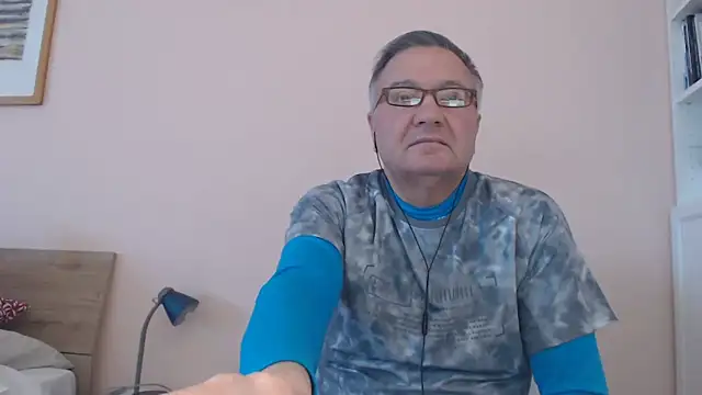 Snapshot of YOU6me chatting on October 4, 2025, 2:40 pm YOU6me online show from October 4, 2025, 2:40 pm