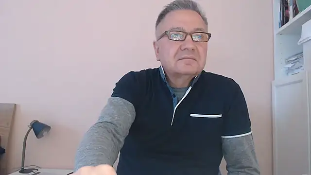 Snapshot of YOU6me chatting on October 21, 2025, 2:49 pm YOU6me online show from October 21, 2025, 2:49 pm