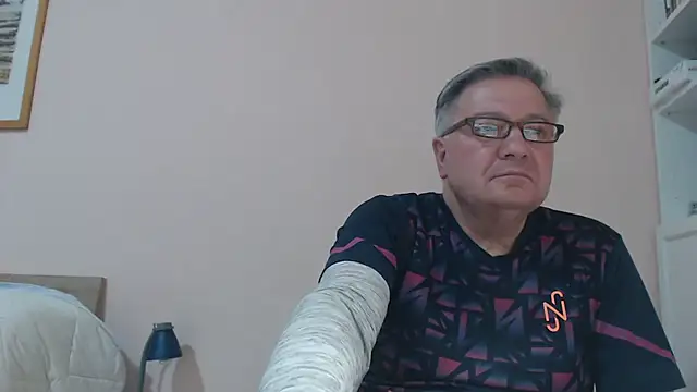 Snapshot of YOU6me chatting on March 13, 2025, 5:18 pm YOU6me online show from March 13, 2025, 5:18 pm