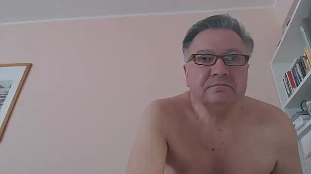 Snapshot of YOU6me chatting on March 6, 2025, 9:14 am YOU6me online show from March 6, 2025, 9:14 am