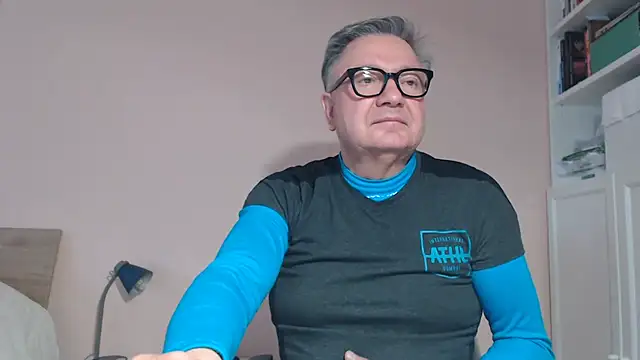 Snapshot of YOU6me chatting on March 1, 2026, 8:58 am YOU6me online show from March 1, 2026, 8:58 am