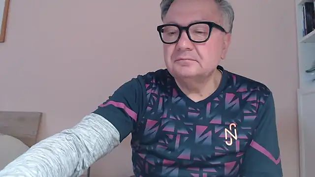 Snapshot of YOU6me chatting on February 11, 2026, 8:25 am YOU6me online show from February 11, 2026, 8:25 am