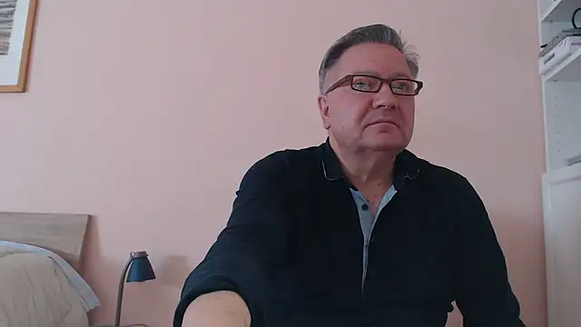 Snapshot of YOU6me chatting on March 4, 2025, 8:57 am YOU6me online show from March 4, 2025, 8:57 am