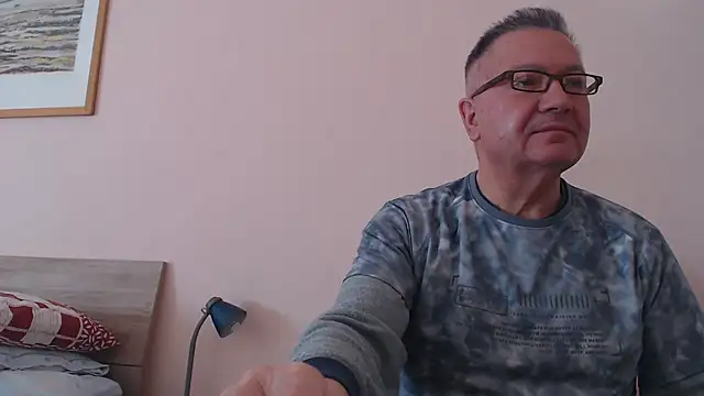 Snapshot of YOU6me chatting on October 9, 2025, 9:21 am YOU6me online show from October 9, 2025, 9:21 am