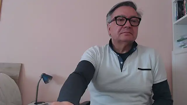 Snapshot of YOU6me chatting on February 5, 2026, 8:54 am YOU6me online show from February 5, 2026, 8:54 am