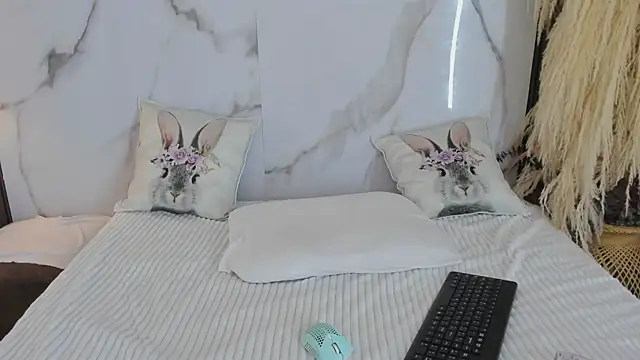 hannahill69 online show from March 5, 2025, 7:16 am