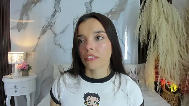 hannahill69 online show from December 1, 2025, 5:41 am