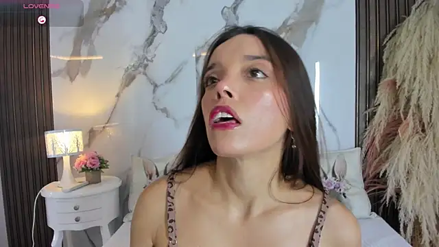 hannahill69 online show from March 17, 2026, 4:48 am