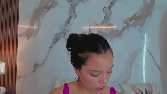 hannahill69 online show from March 10, 2025, 10:50 am