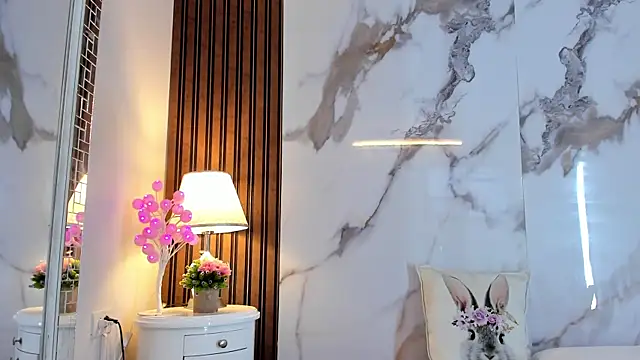 hannahill69 online show from February 26, 2025, 4:52 am