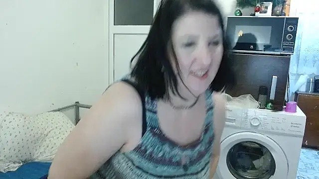 Snapshot of RidemerafSuzana chatting on February 19, 2025, 8:31 pm RidemerafSuzana online show from February 19, 2025, 8:31 pm