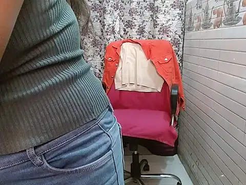 LovingPihu online show from November 23, 2025, 5:39 am