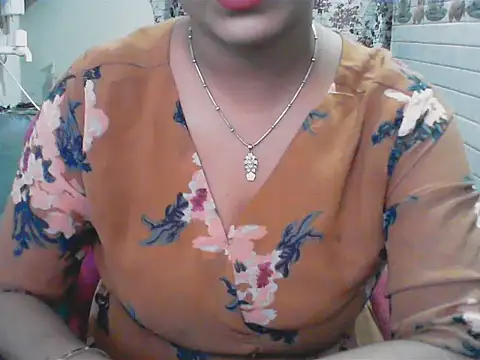 Snapshot of LovingPihu chatting on June 15, 2026, 5:29 am LovingPihu online show from June 15, 2026, 5:29 am