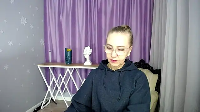 queen a n i online show from September 20, 2025, 10:31 am