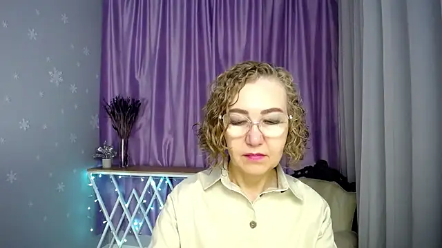 Snapshot of queen_a_n_i chatting on June 15, 2026, 4:56 am queen a n i online show from June 15, 2026, 4:56 am