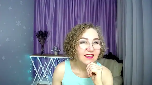 queen a n i online show from May 11, 2026, 2:45 pm