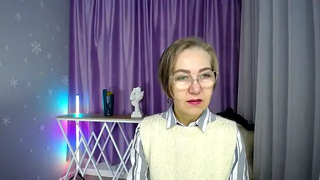 queen a n i online show from October 10, 2025, 6:47 am