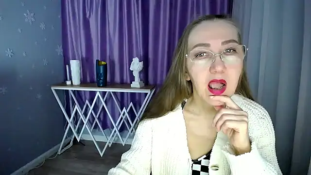 queen a n i online show from March 5, 2025, 9:27 am