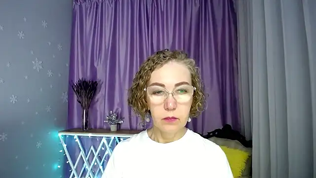 queen a n i online show from May 24, 2026, 7:30 am