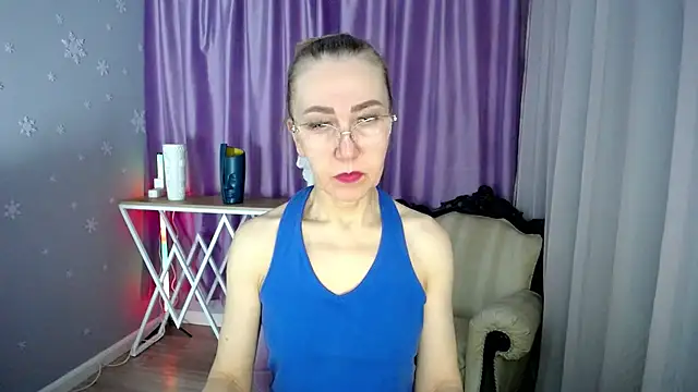 queen a n i online show from February 24, 2025, 6:38 am