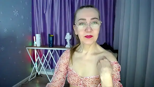 queen a n i online show from February 21, 2025, 11:44 am