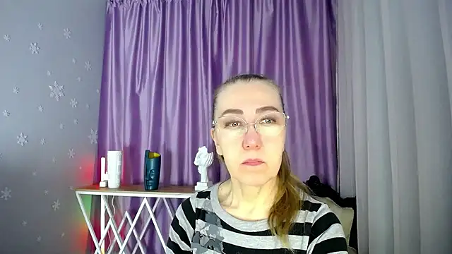 queen a n i online show from February 22, 2025, 9:01 am