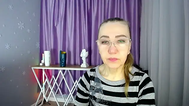 queen a n i online show from February 24, 2025, 3:33 am