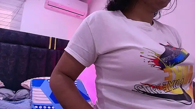 Snapshot of lay_navas chatting on February 14, 2026, 7:14 pm lay navas online show from February 14, 2026, 7:14 pm