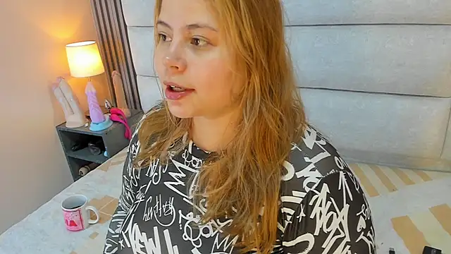 Snapshot of EYMI_TOMSOM chatting on October 2, 2025, 10:40 am EYMI TOMSOM online show from October 2, 2025, 10:40 am
