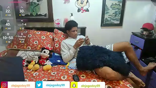 kimgodoy online show from November 17, 2025, 8:02 pm