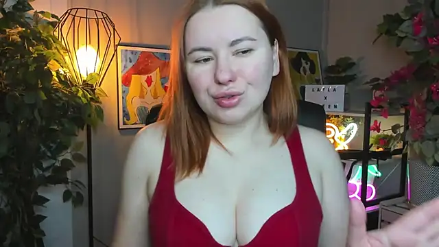 Snapshot of LAYLAxSTAR chatting on February 1, 2026, 7:28 am LAYLAxSTAR online show from February 1, 2026, 7:28 am