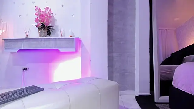  liathompsom09 online show from February 13, 2025, 8:13 pm