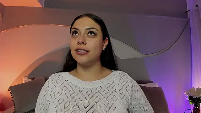 Nicolle W online show from March 25, 2026, 11:42 am