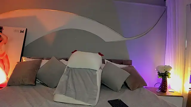 Nicolle W online show from March 27, 2026, 11:44 am