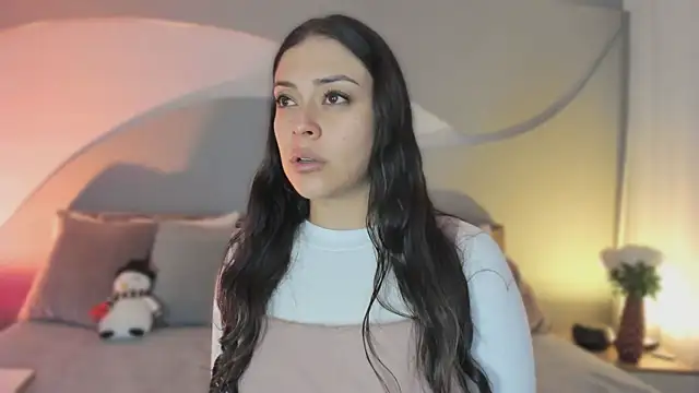 Nicolle W online show from December 4, 2025, 11:42 am